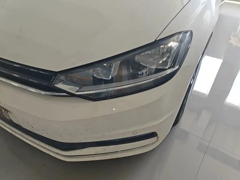 Photo 24 - Volkswagen Touran