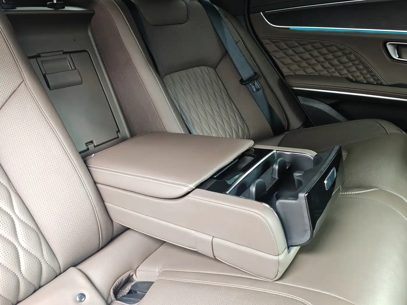 BYD Han 2023 DM-i Champion Edition 121KM Premium фото 28