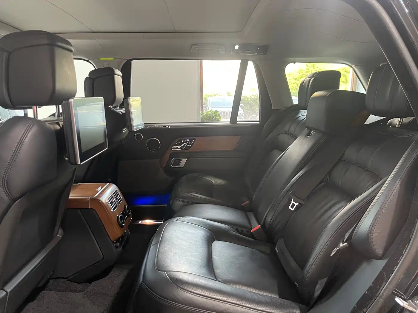 Land Rover Range Rover 2022 3.0 L6 400PS Prestige Genesis Extended Edition фото 8