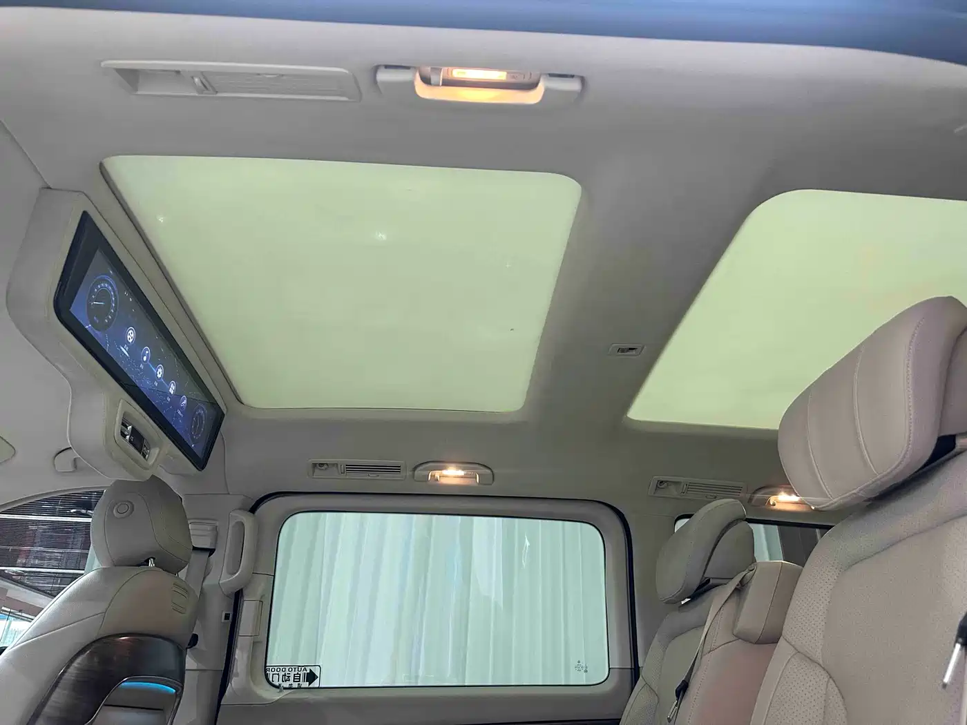 Mercedes-Benz V-Class 2021 V 260 L Long Wheelbase Luxury Edition фото 12