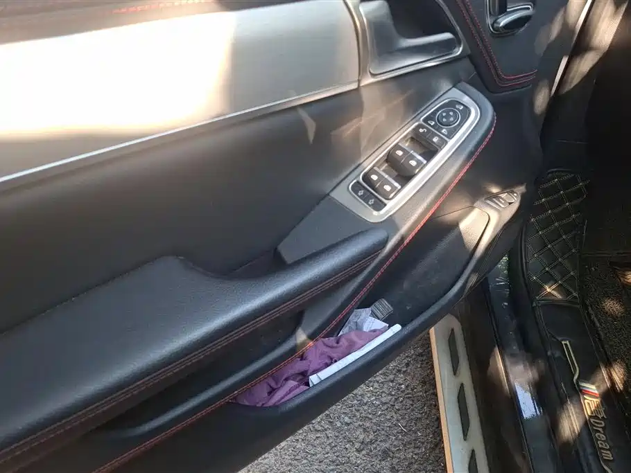 BYD Tang New Energy 2018 DM 2.0T AWD Smart Connection Genesis Edition 7-Seater China V фото 7