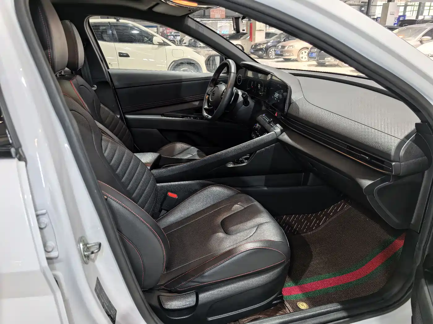 Hyundai Elantra 2023 240TGDi DCT N Line LUX Premium фото 15