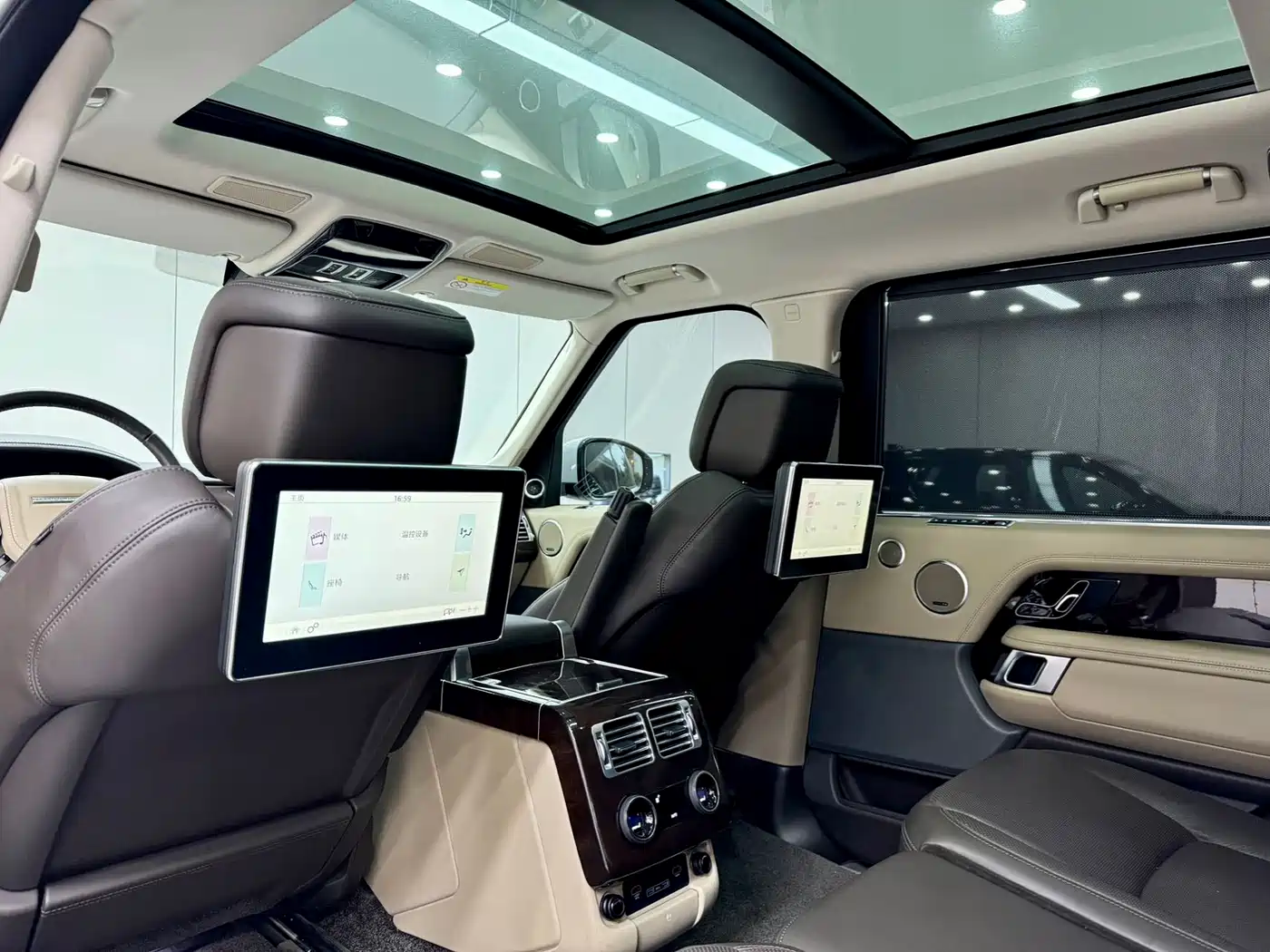 Land Rover Range Rover 2022 3.0 L6 400PS Heritage Extended Classic Edition фото 6