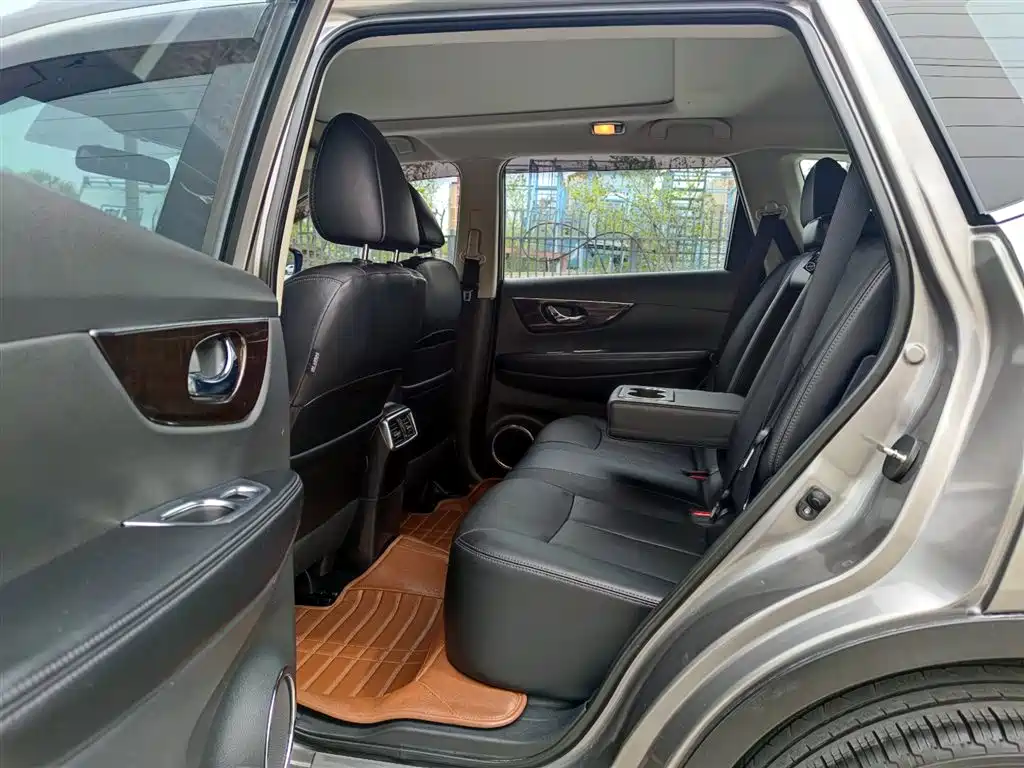 Фото 10 - Nissan X-Trail
