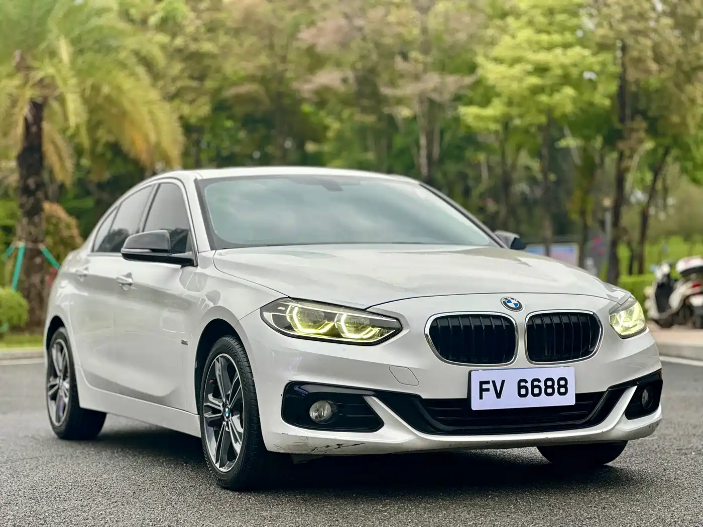 BMW 1 Series 2017 118i Sport фото 3