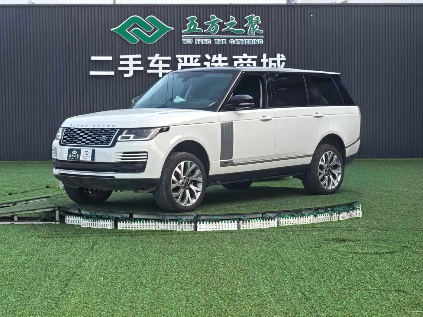 Land Rover Range Rover 2021 3.0 L6 Heritage Extended Classic Edition
