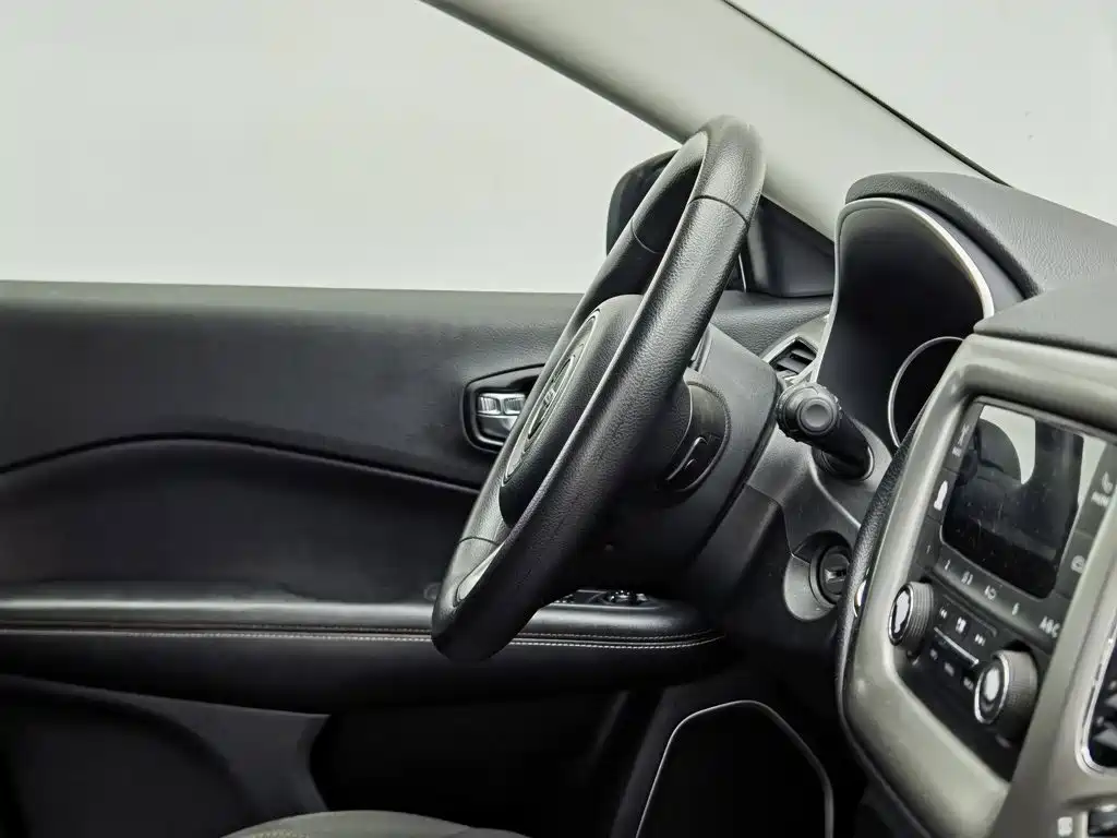 Фото 22 - Jeep Compass