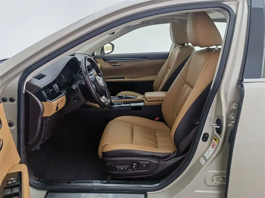 Lexus ES 2015 300h Comfort Edition фото 10