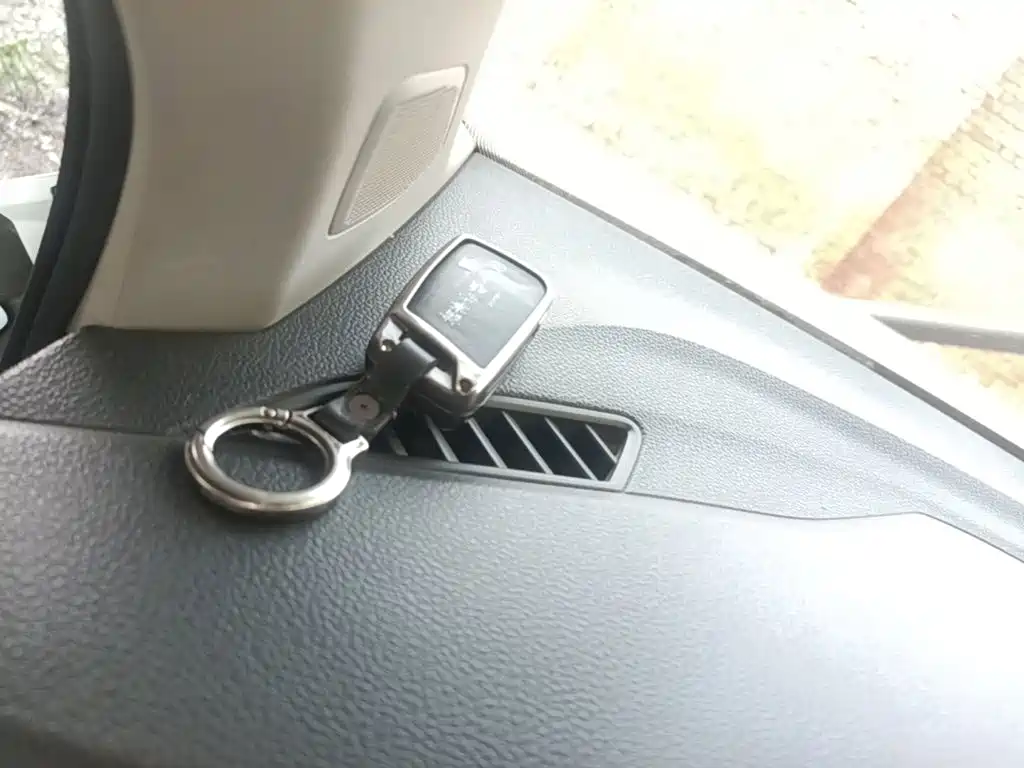 Photo 13 - Jetta VS7