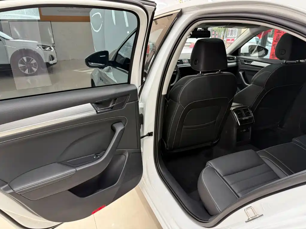 Škoda Superb 2024 2023 Facelift TSI280 DSG Premium Edition