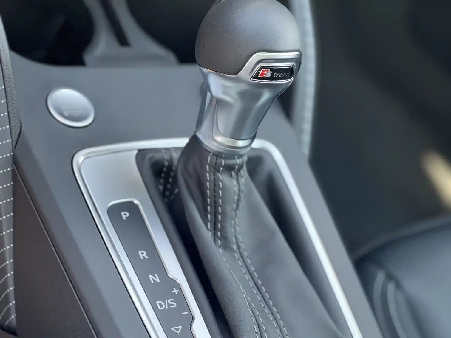 Photo 9 - Audi Q2L