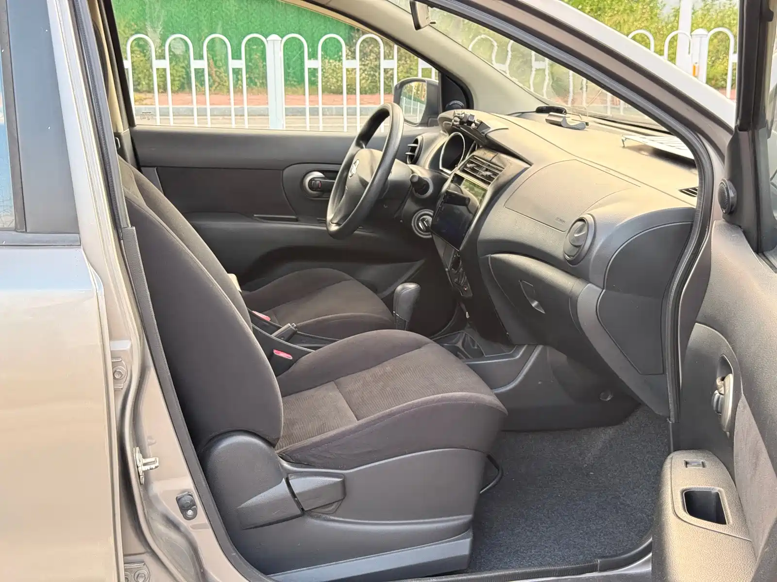 Photo 12 - Nissan Livina