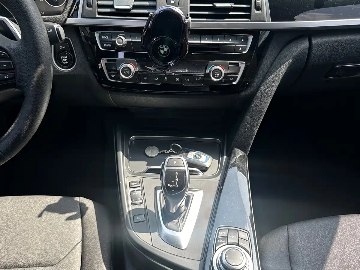 BMW 3 Series 2017 320Li M Sport фото 12