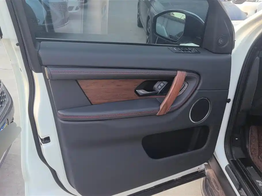 Land Rover Discovery Sport 2022 Model 249PS R-Dynamic SE Performance Tech Edition 5-Seater фото 7