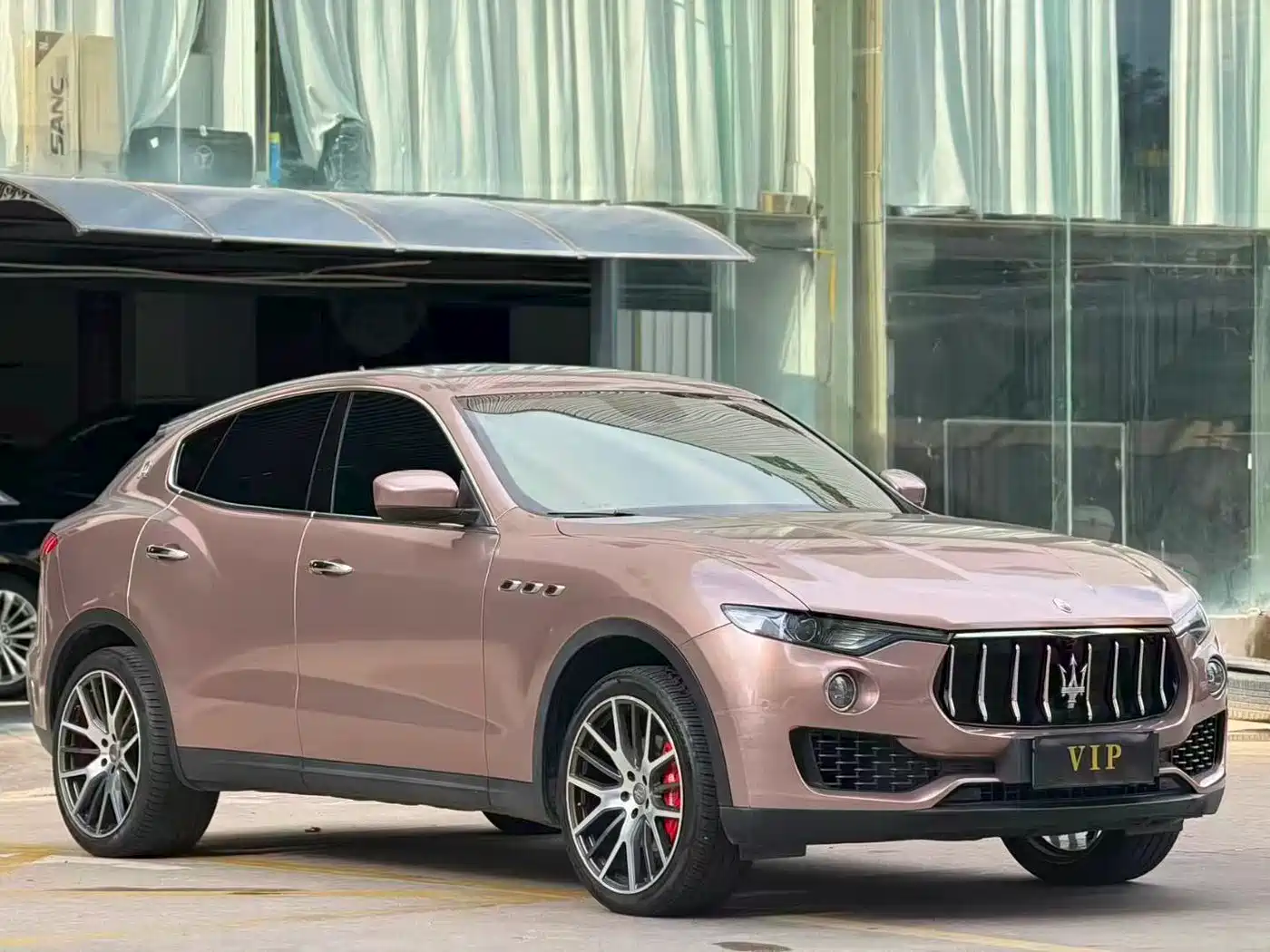 Фото 3 - Maserati Levante