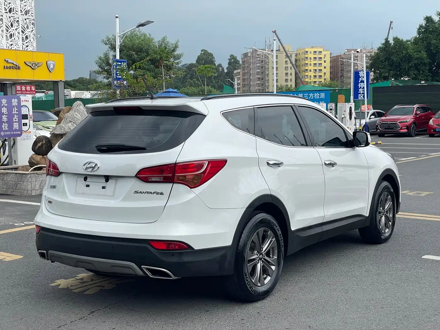 Hyundai Santa Fe 2014 2013 Model 2.4L Automatic 2WD Smart