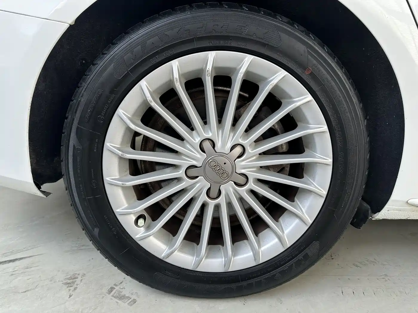 Фото 15 - Audi A4L