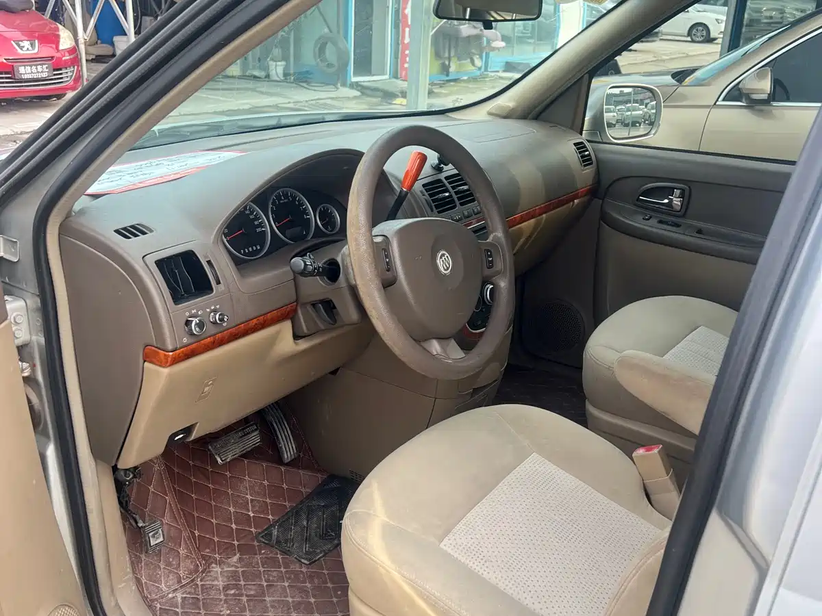 Buick GL8 2011 2.4L CT Comfort Edition фото 5
