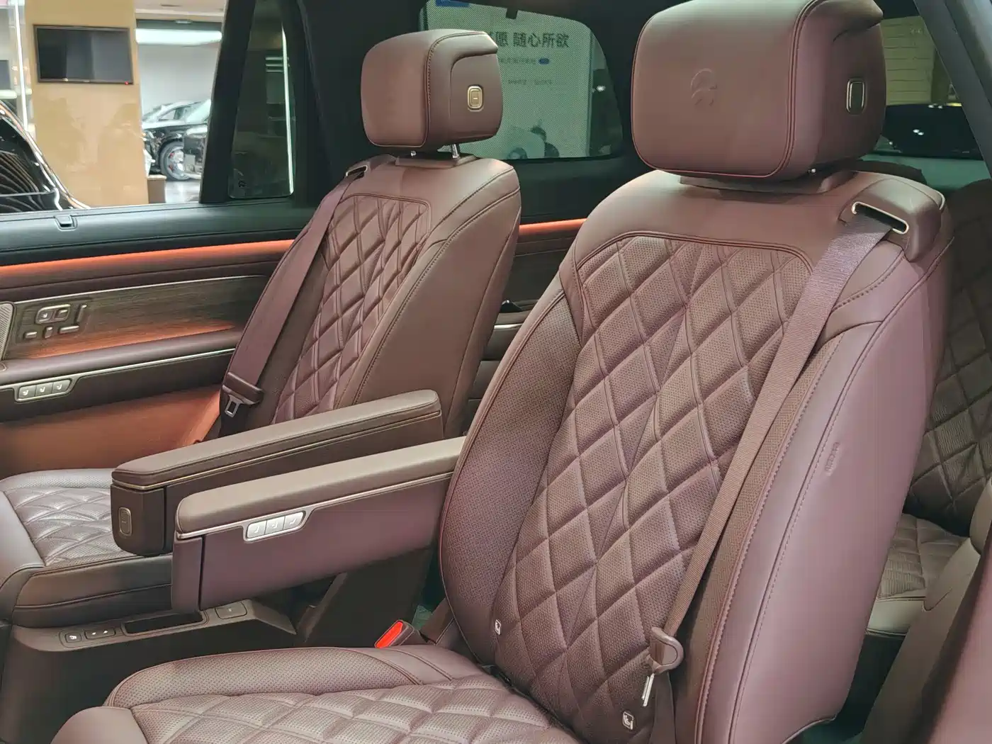 NIO ES8 2026 2025 Model 6-Seat Executive Luxury Edition