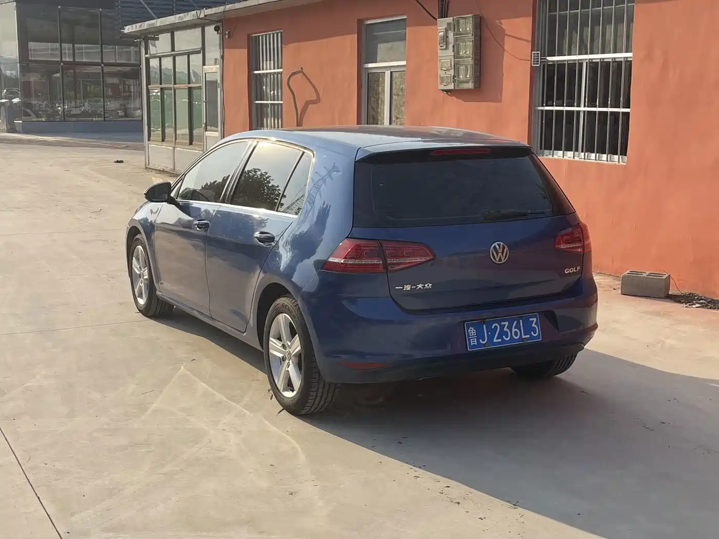 Photo 4 - Volkswagen Golf