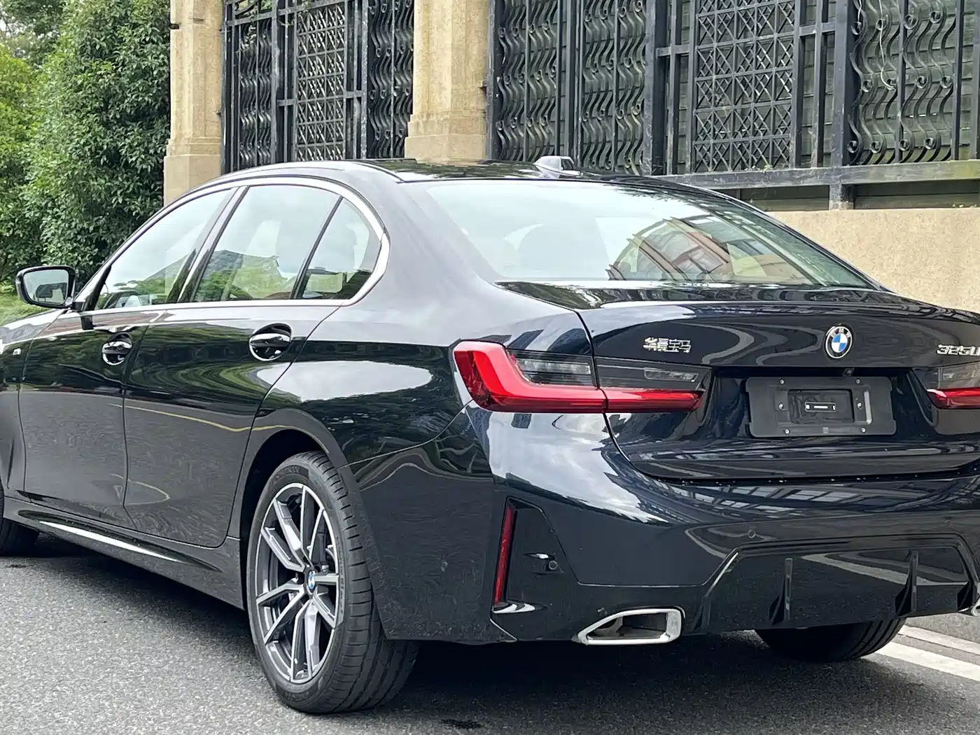 BMW 3-SERIES