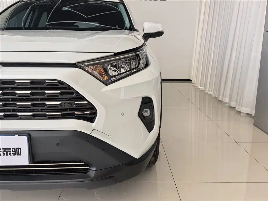 Toyota RAV4 Rongfang 2023 2.0L CVT 2WD Urban Edition фото 6