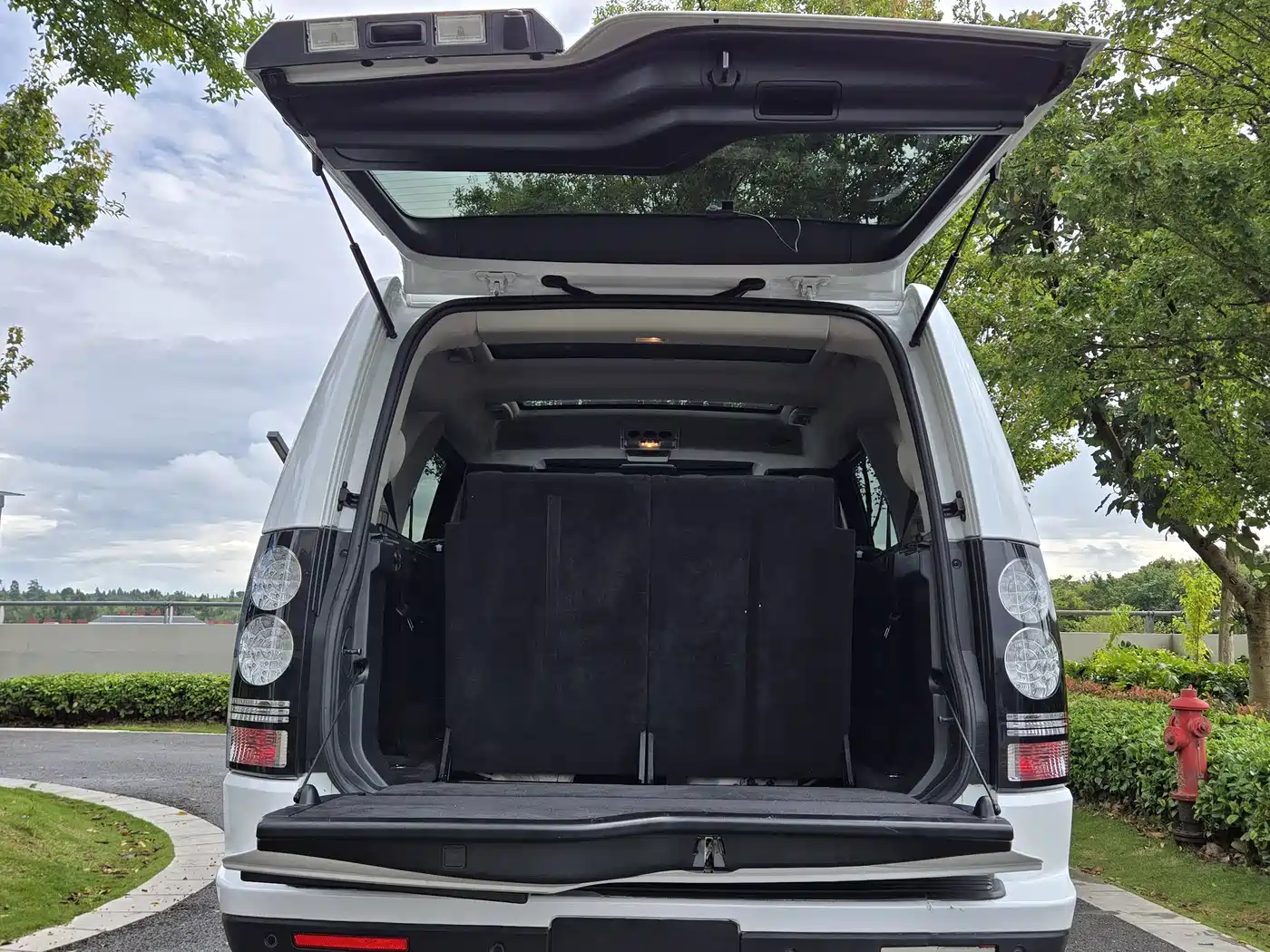 Land Rover Discovery 2015 3.0 SDV6 HSE Diesel фото 9
