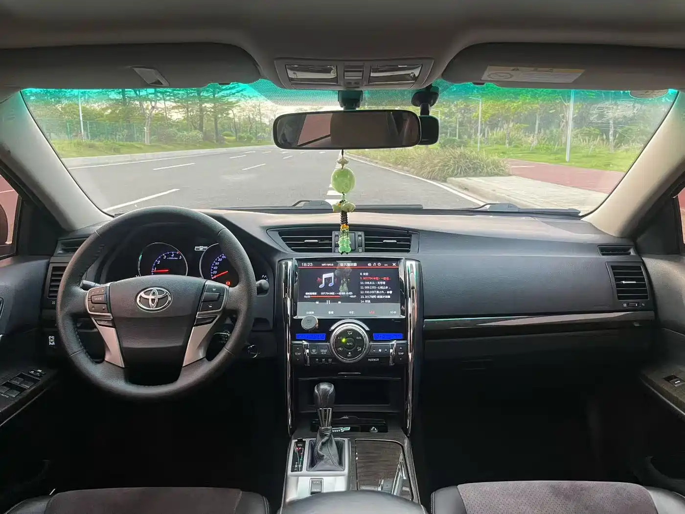 Toyota Reiz 2013 2.5V Premium Edition фото 7