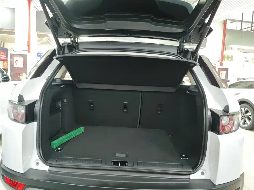 Land Rover Range Rover Evoque 2015 2.0T 5-Door Intelligent Edition фото 9