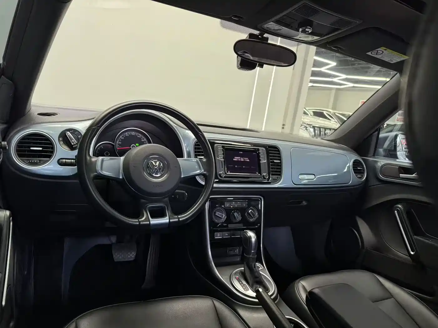 Volkswagen Beetle 2018 180TSI Trend Joy Edition фото 16