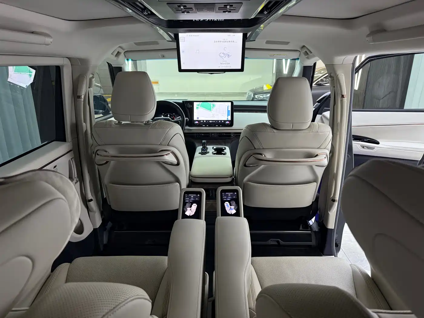 Lexus LM 2023 350h 7-Seater Elegance Edition фото 13