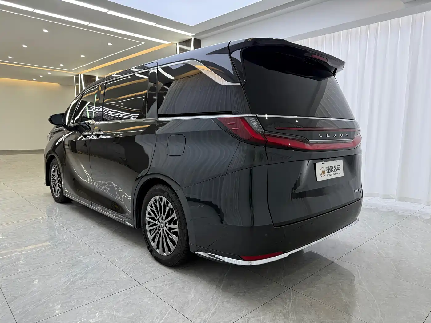 Lexus LM 2023 350h 7-Seater Elegance Edition фото 16