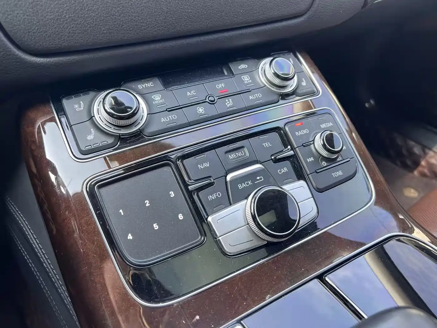 Фото 8 - Audi A8