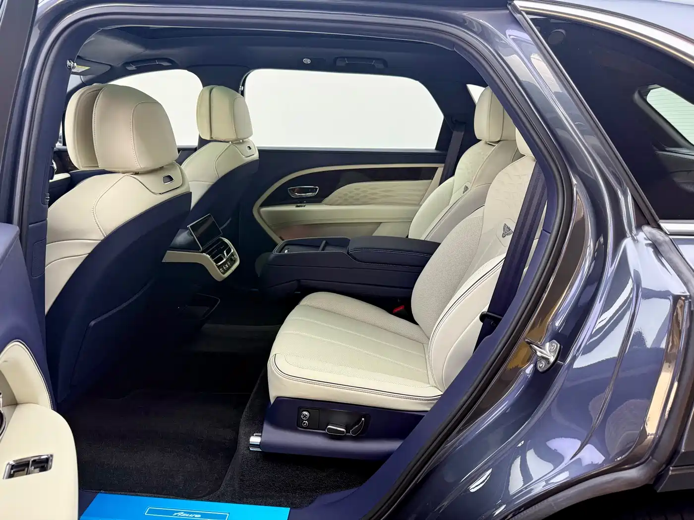 Bentley Bentayga 2025 2024 4.0T V8 Long Wheelbase Yadu Edition