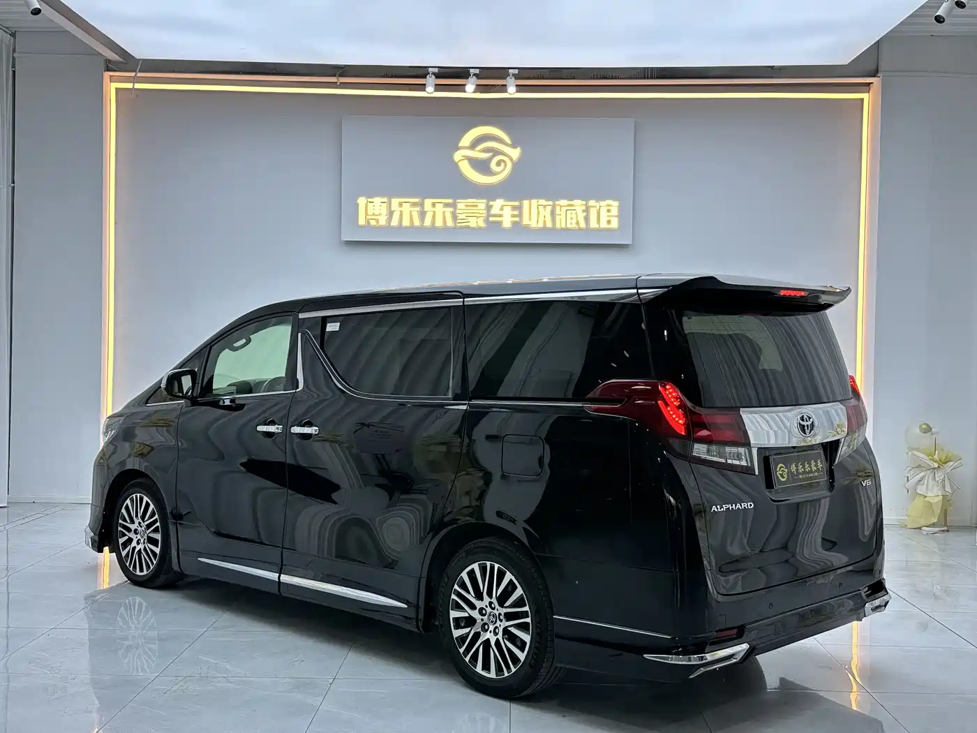 Toyota Alphard 2018 3.5L Luxury фото 22