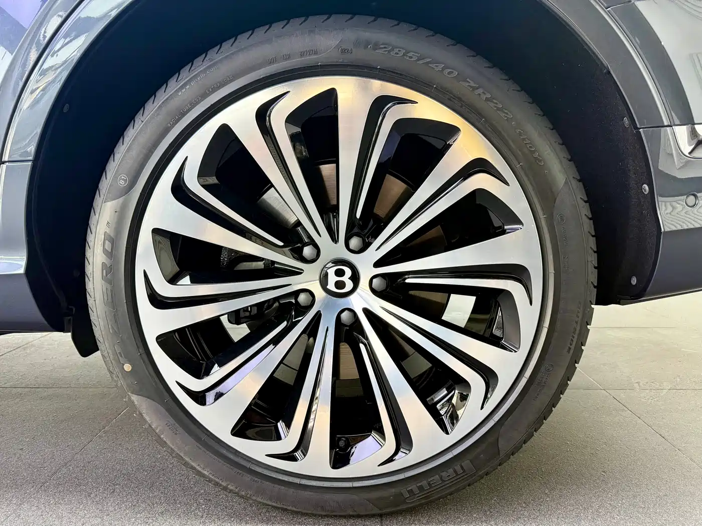 Bentley Bentayga 2025 2024 4.0T V8 Long Wheelbase Yadu Edition