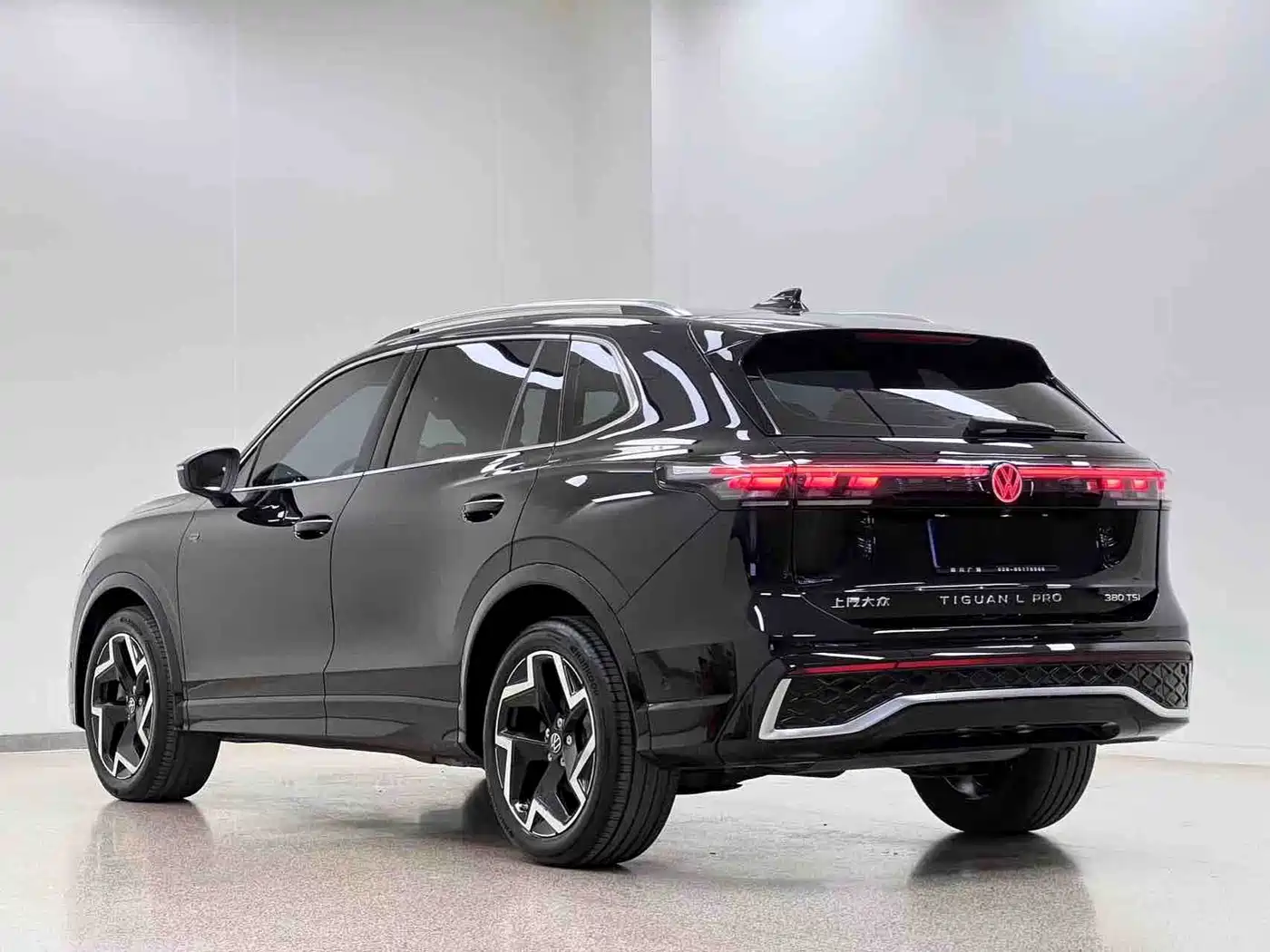 Volkswagen Tiguan L 2025 PRO 380TSI 2WD R-Line Smart Leader Edition фото 26