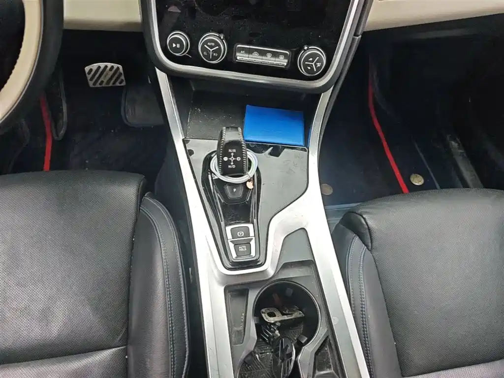 Lynk & Co 01 2019 2.0T 2WD Pro Edition China V фото 10