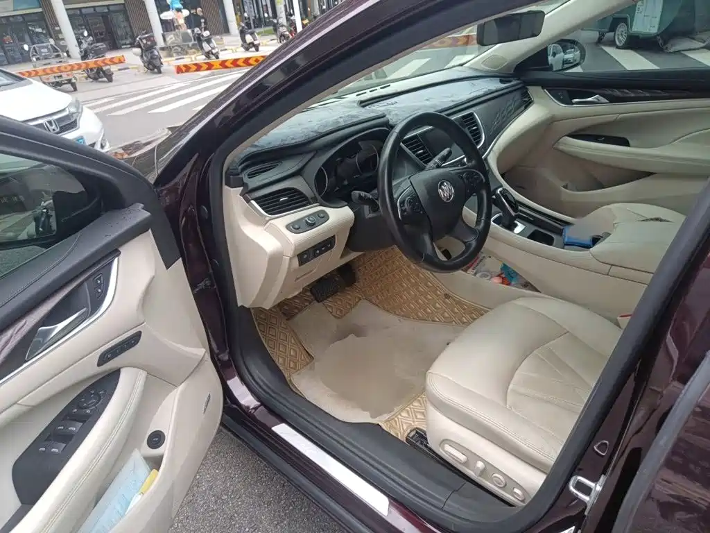 Фото 14 - Buick LaCrosse