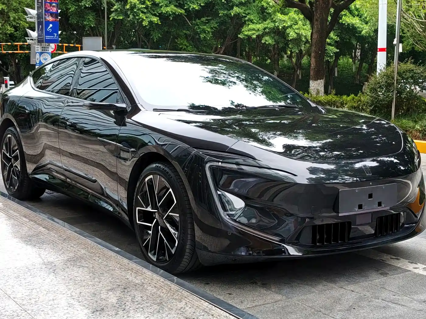 Avatr 12 2026 2025 Facelift Ultra EV AWD