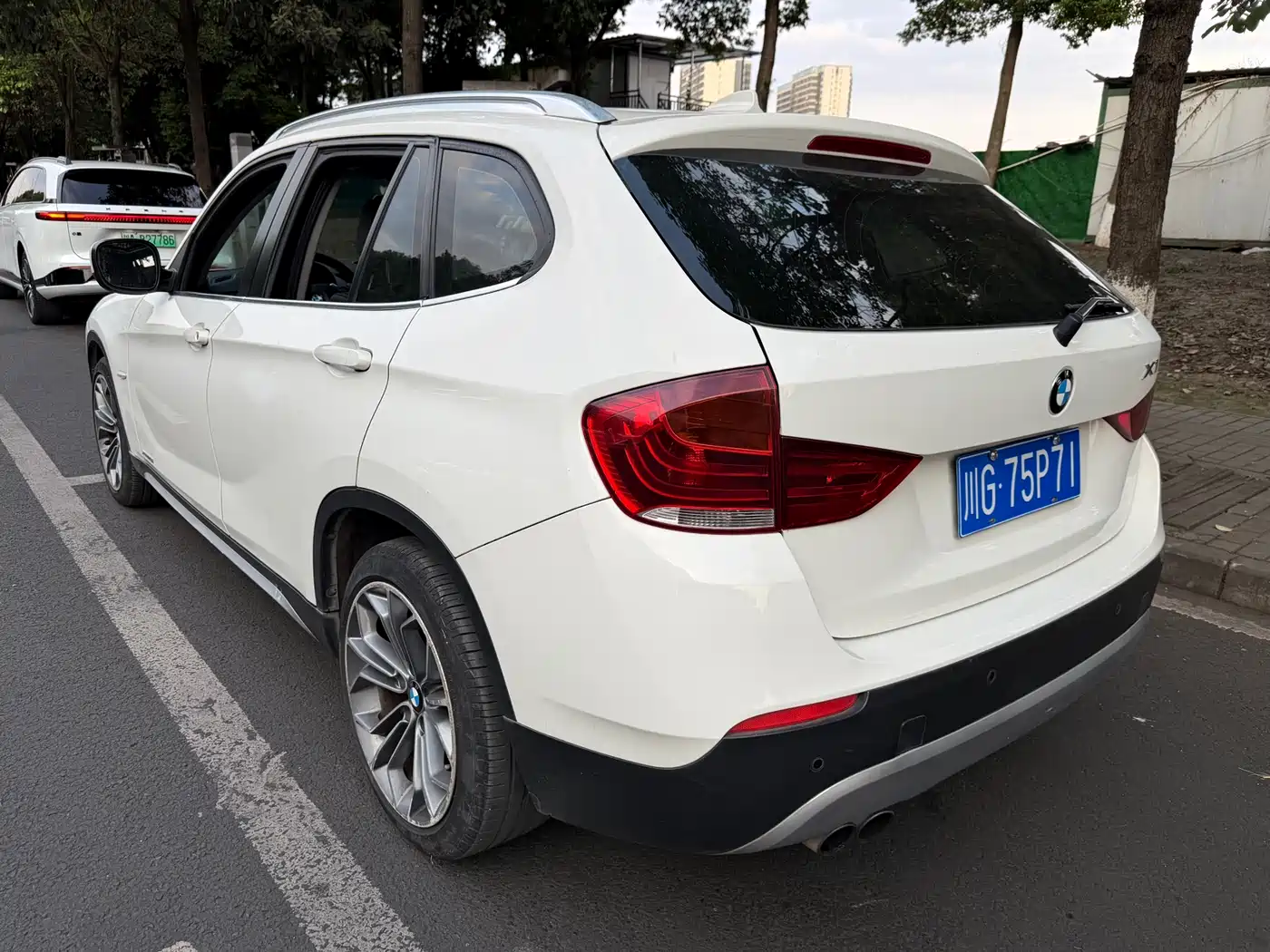 BMW X1 2012 xDrive28i Luxury Model фото 5