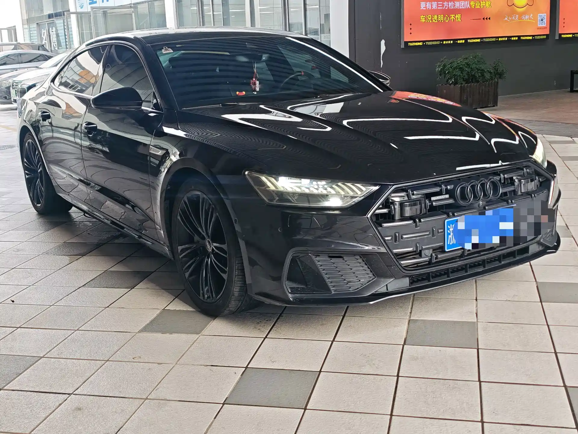 Фото 3 - Audi A7L