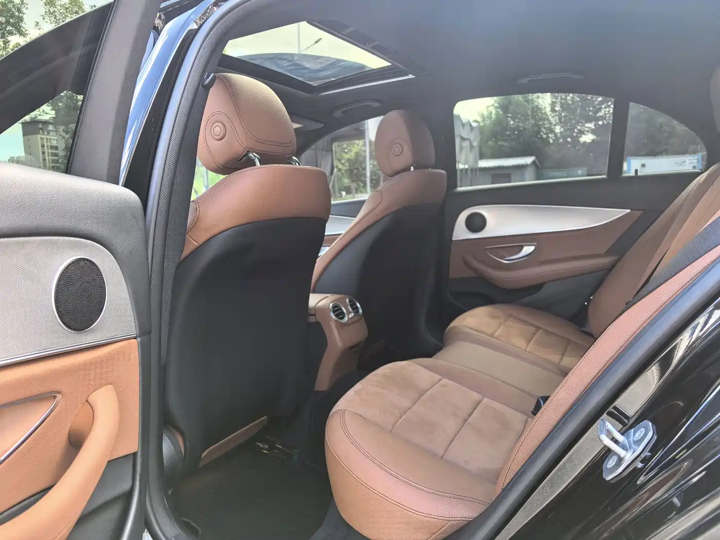 Фото 5 - Mercedes-Benz E-Class