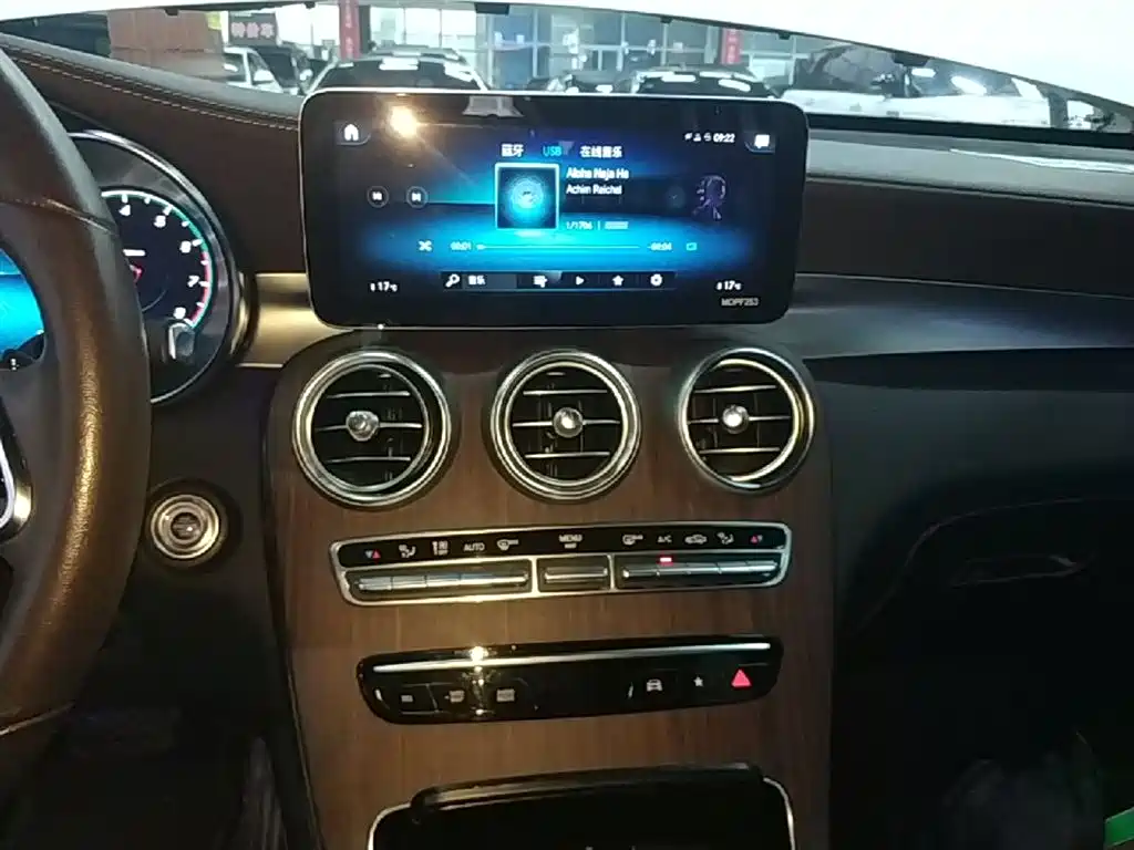 Mercedes-Benz GLC 2020 Facelift GLC 300 L 4MATIC AMG-Line фото 13
