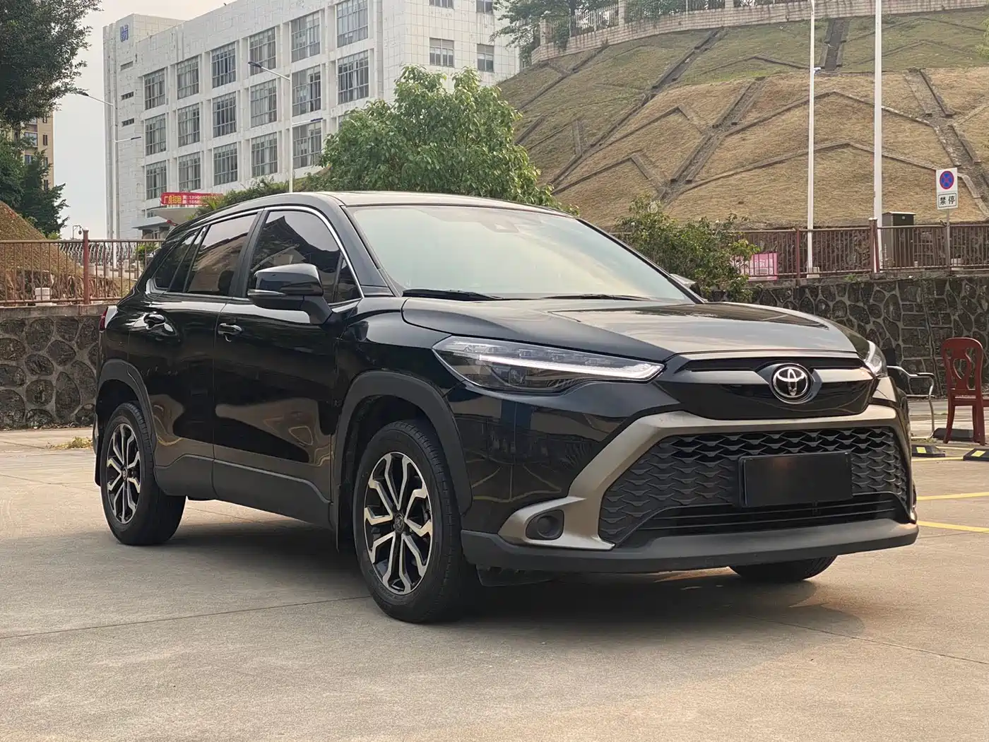 Toyota Frontlander 2023 2.0L CVT Prestige Edition фото 3