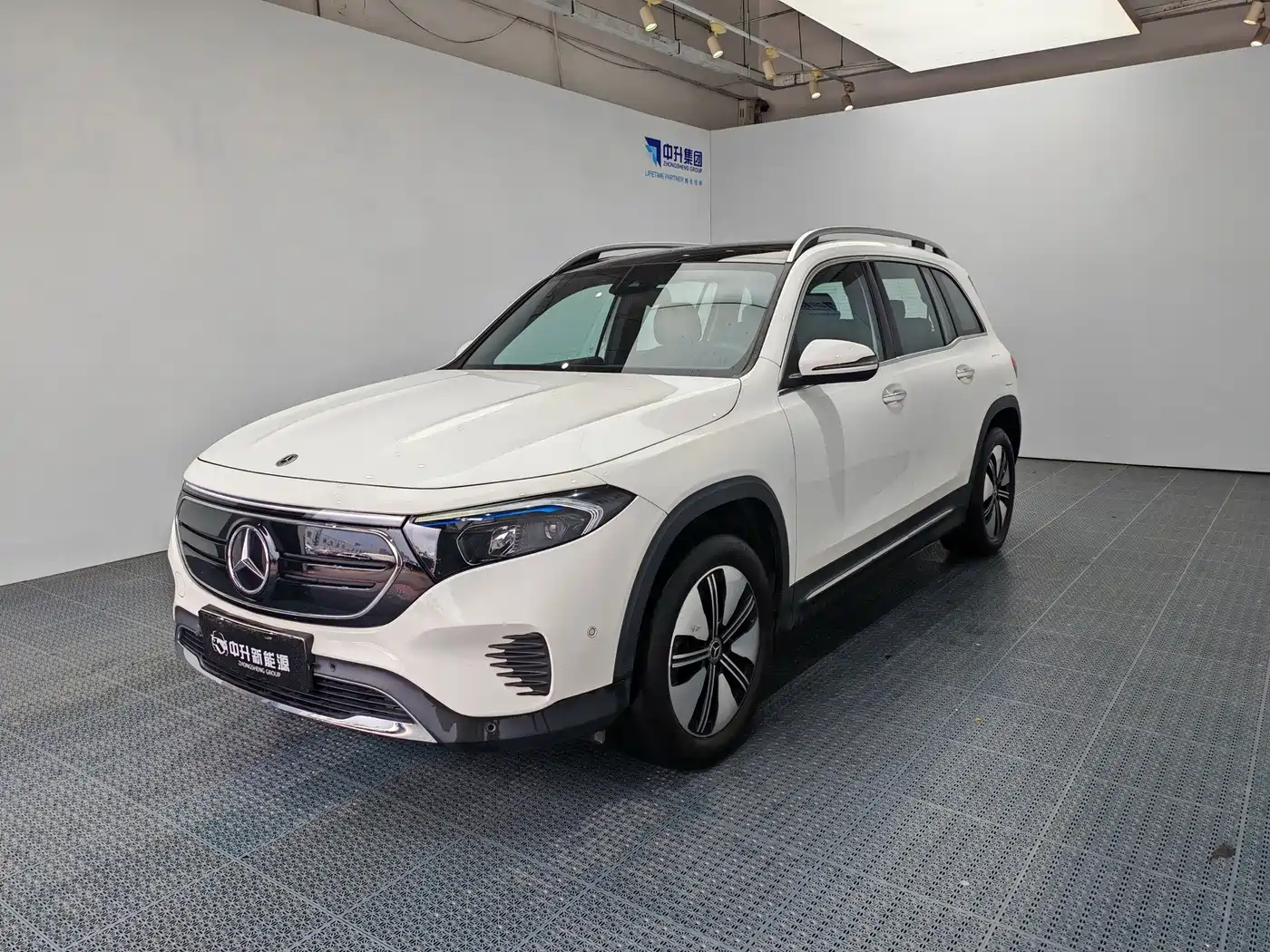 Mercedes-Benz EQB 2023