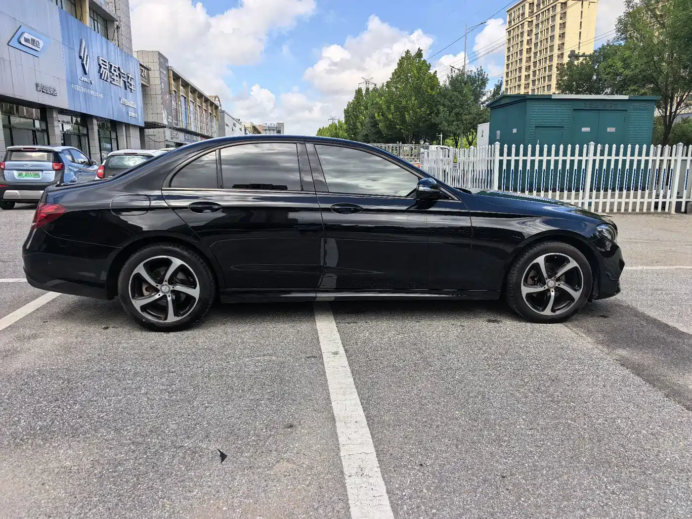 Фото 10 - Mercedes-Benz E-Class