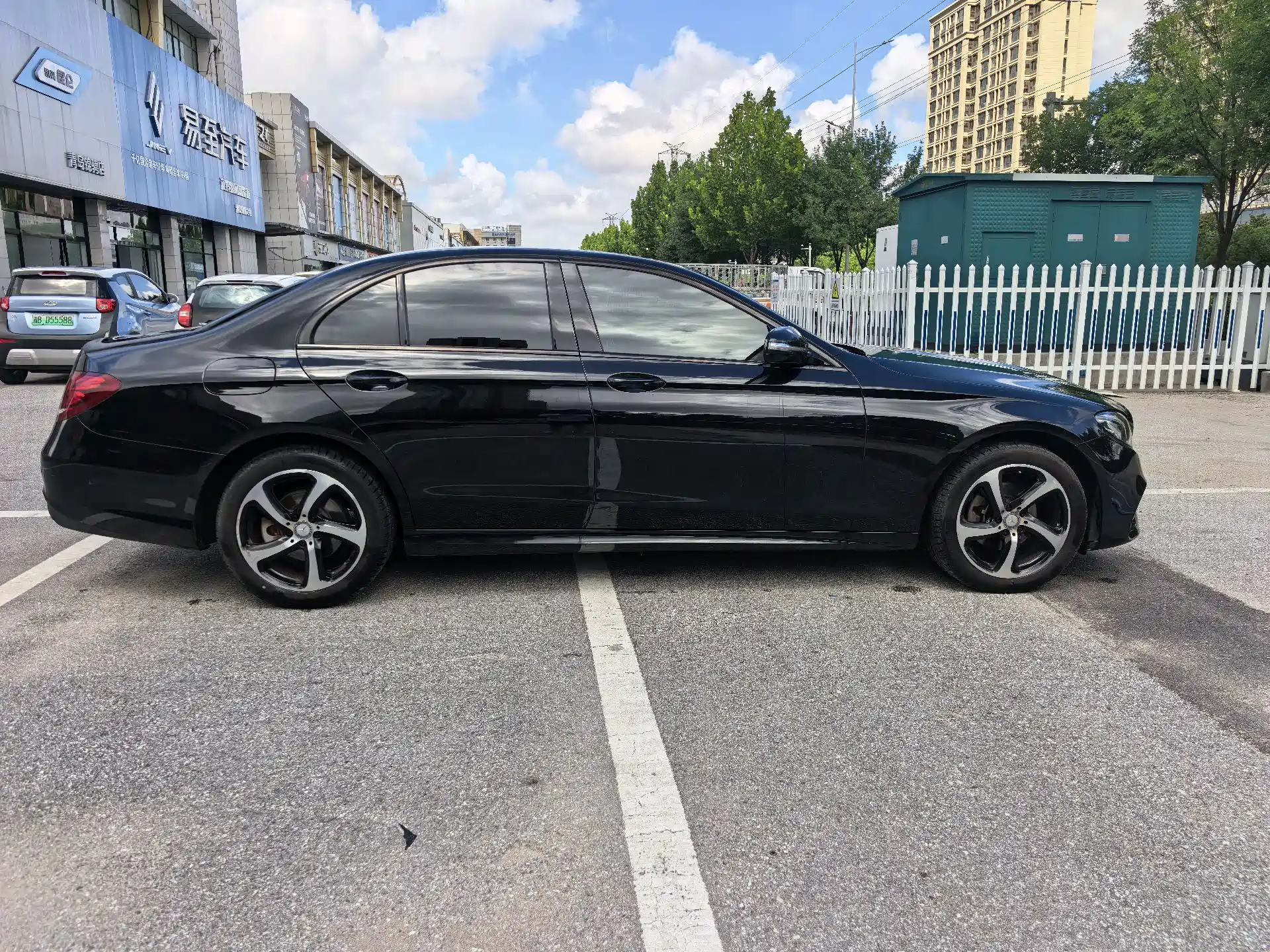Photo 10 - Mercedes-Benz E-Class