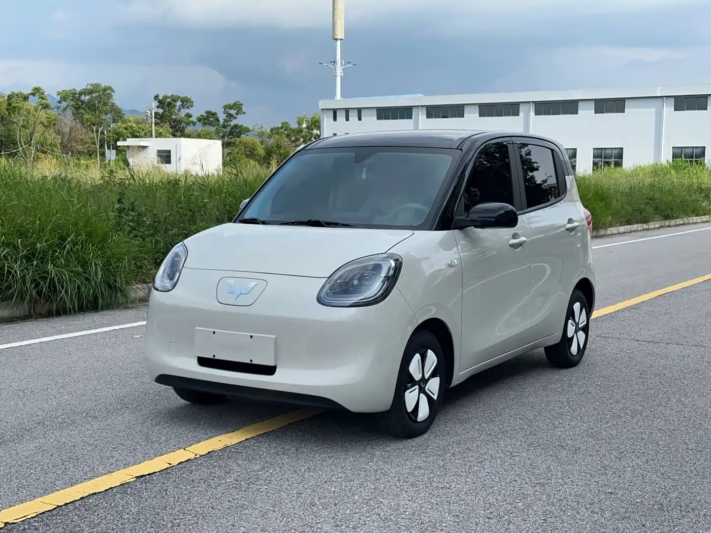 Wuling Motors Hongguang MINIEV 2025 4-Door Premium+ Edition