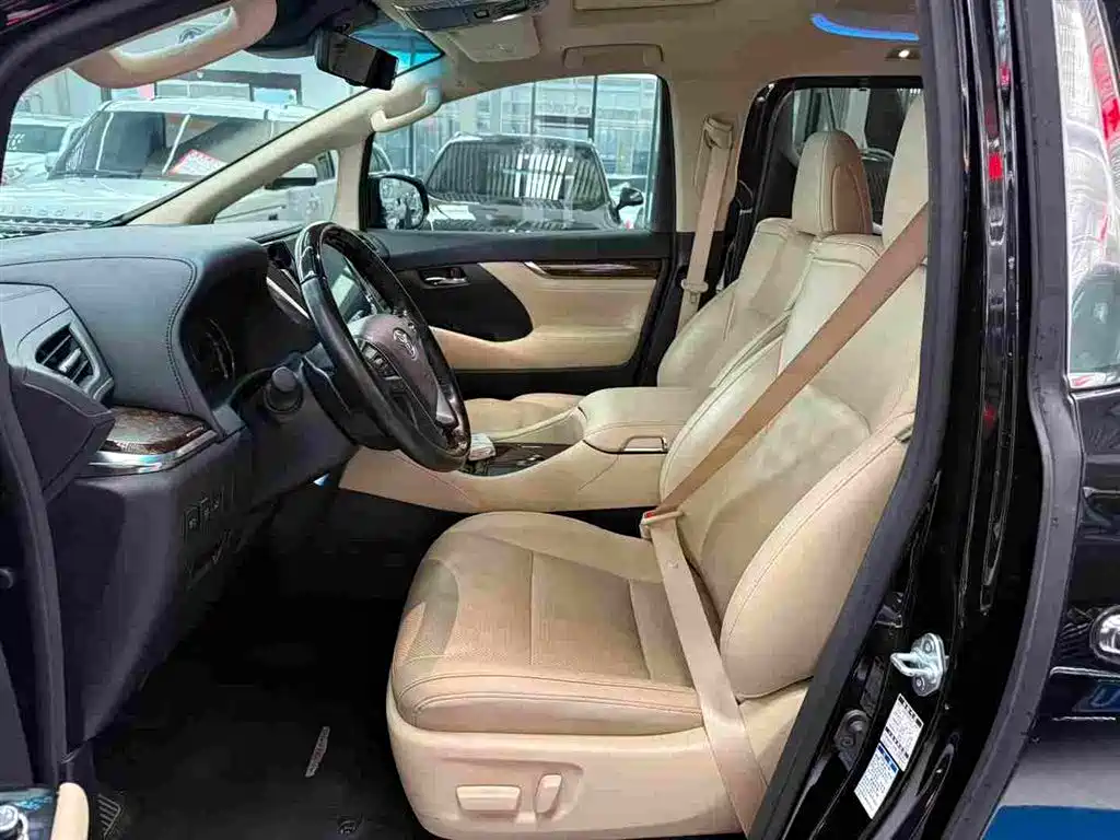 Toyota Alphard 2021 Hybrid 2.5L Luxury фото 2